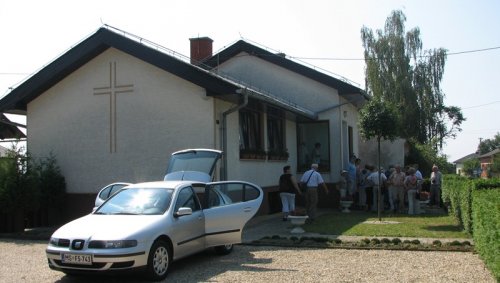 6 Fokovci zunanjost Binkoštne cerkve